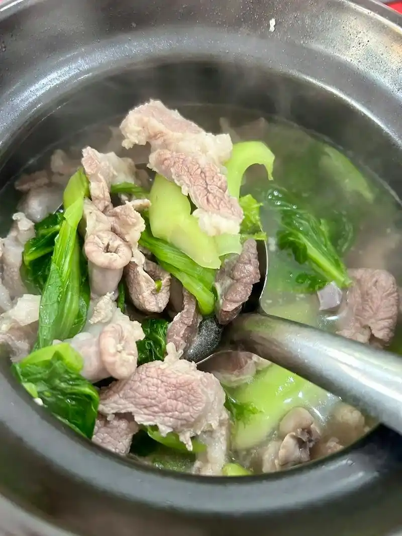 到茂名电白必吃新鲜土猪杂汤坐标:经济饭店 电白大道与迎宾大 - 抖音