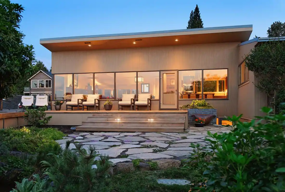 分享:农村自建房日式二层别墅设计效果图,五室两厅三卫,180-218平米