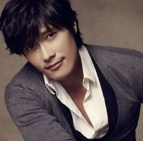 职业:演员出生地:汉城(今首尔)星座:巨蟹座身高:177cm韩国男明星人气