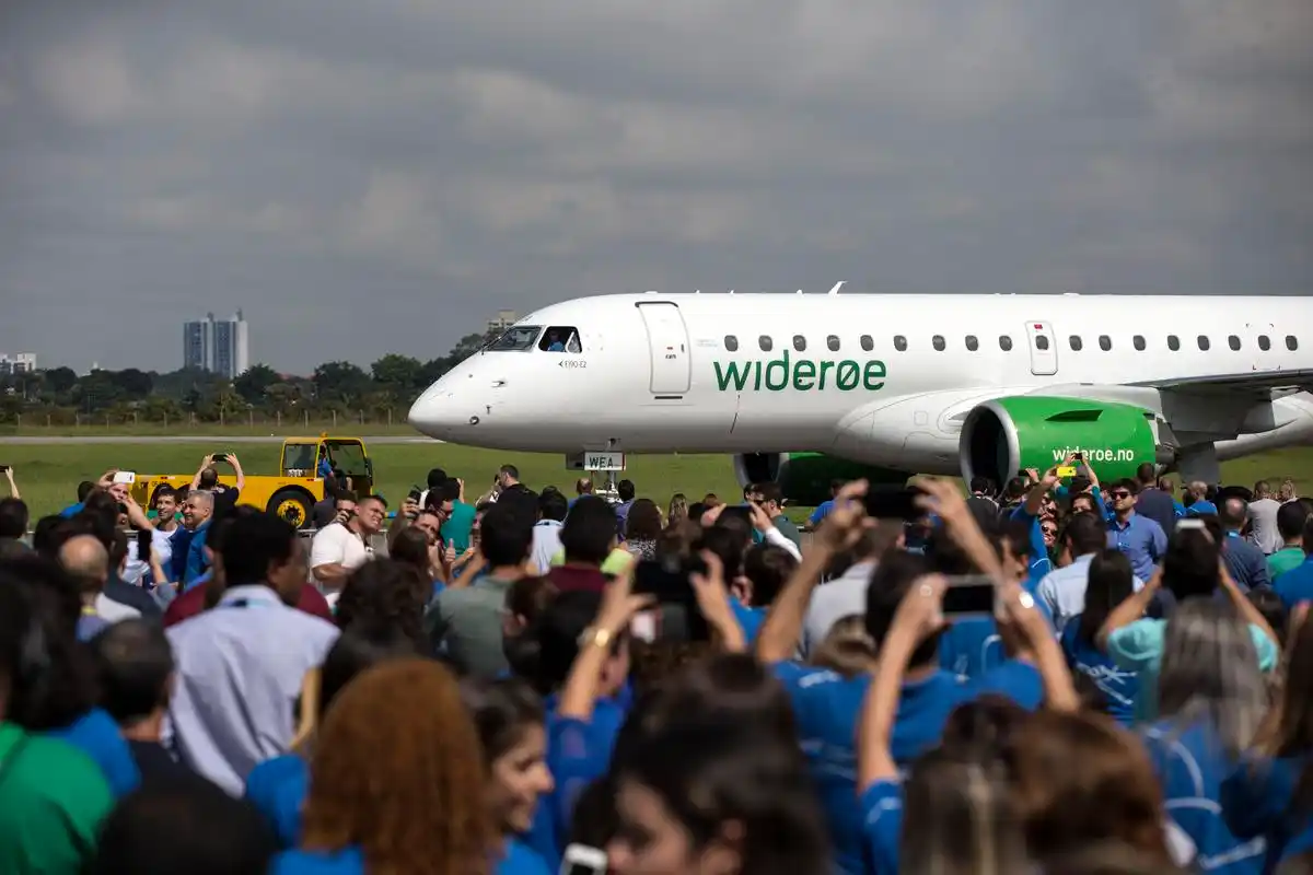 巴西航空工业公司首架e190-e2飞机交付使用(3)