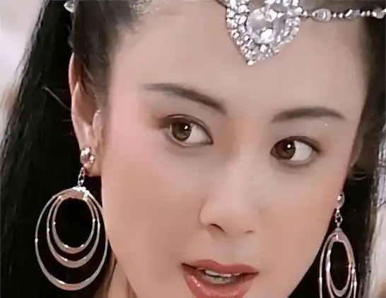 傅艺伟版的妲己啊,绝对是大家心目中最有名的"狐狸精"之一了.