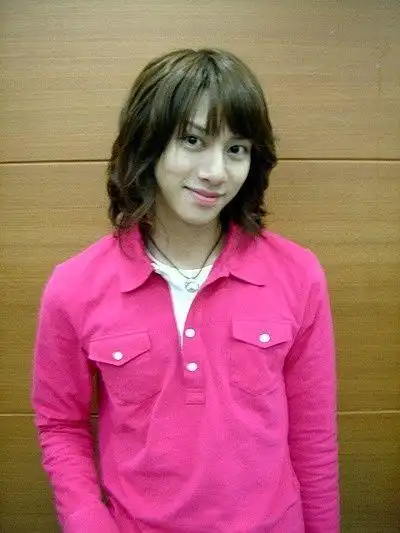 谁有金希澈长发图片?