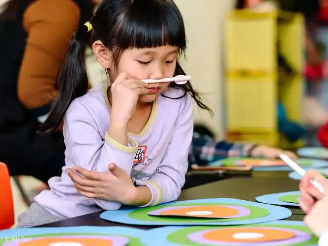 夸奖小朋友的句子(学会用正确的方式赞赏可爱的孩子们) - 火句子