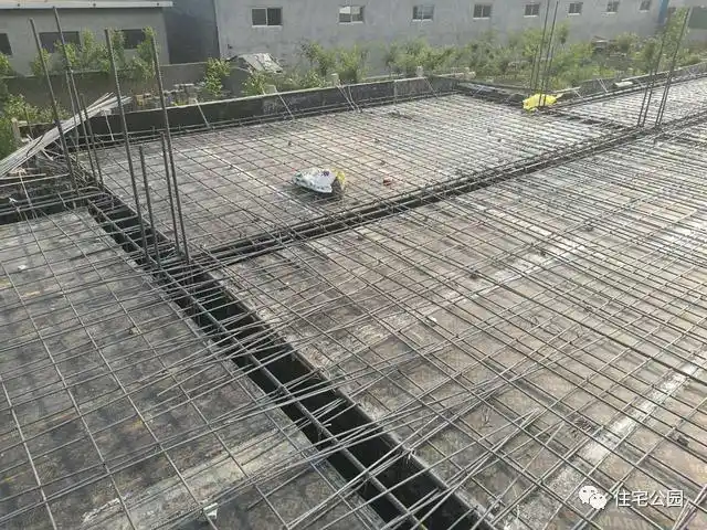 拆掉平房大院他38万在农村建起这栋三层别墅到底值不值