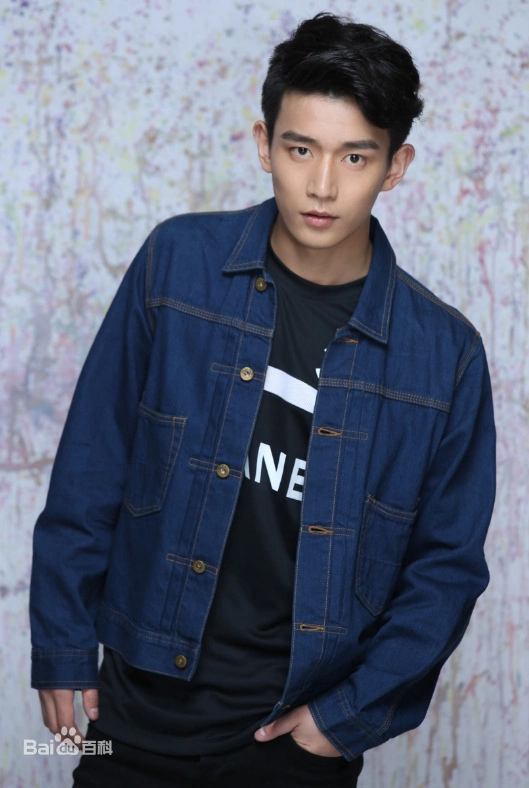 黄由启,1995年8月6日出生于江西省南昌市,中国内地影视男演员,毕业于