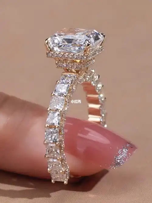 谁能拒绝得了这款雷迪恩钻戒高级感满满75