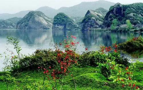 百宝寨风景名胜区 宜昌当阳旅游景点百宝寨(升级改造暂停业)