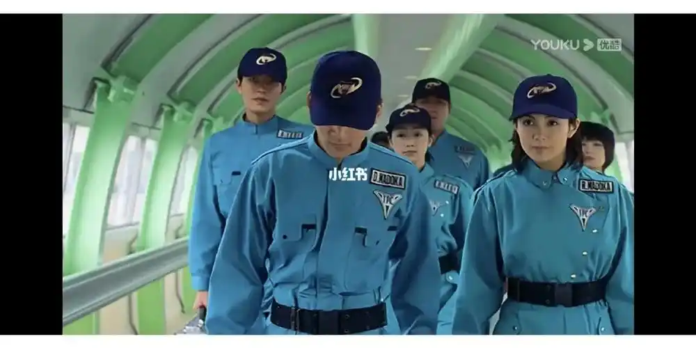 迪迦奥特曼  剧场版《最终圣战》大古丽娜上火星出发前,左一权藤扛è