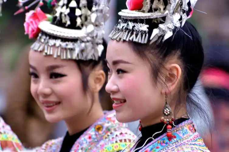 苗家姑娘广西融水雨卜寨