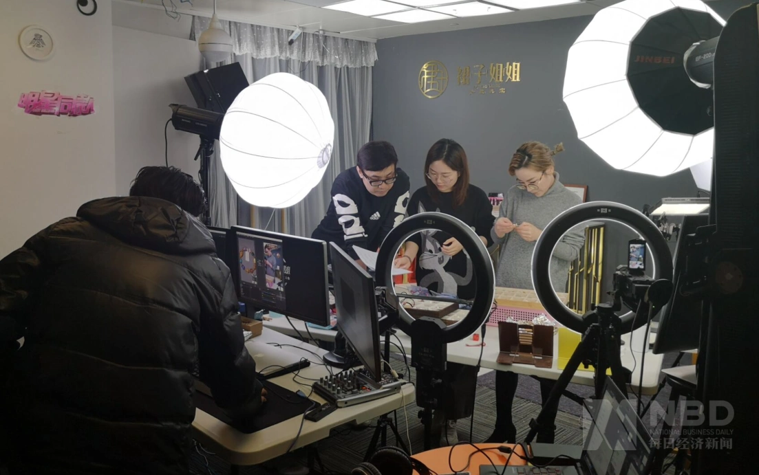 "李佳琦"们背后机构的野心:上万平方米"直播间"正崛起-36氪