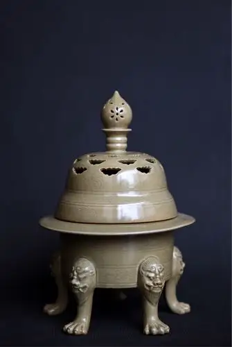 晚唐五代越窑青瓷云纹香熏炉