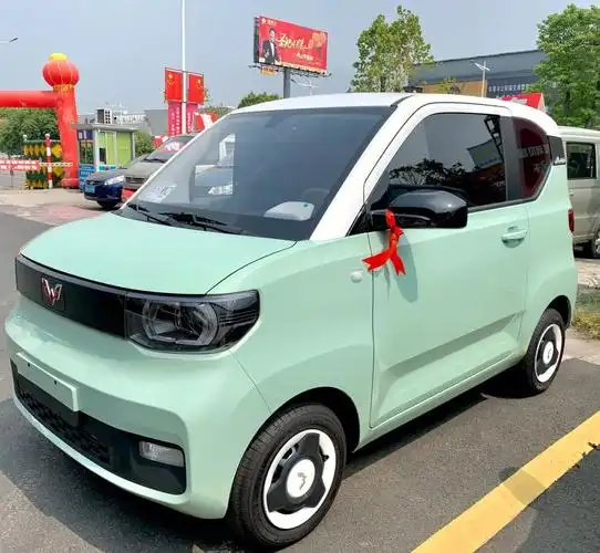 五菱宏光迷你mini版燃油车