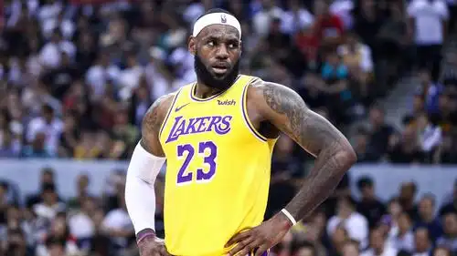 原创难怪詹皇发飙莫雷事件湖人某球员损失百万还有3队友受影响