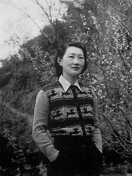 张学良幽禁时期拍摄的赵四小姐照片, 因为爱陪伴了少帅70多年