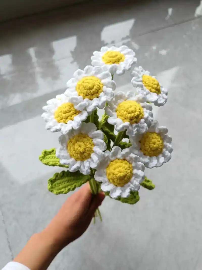 手工钩织小雏菊