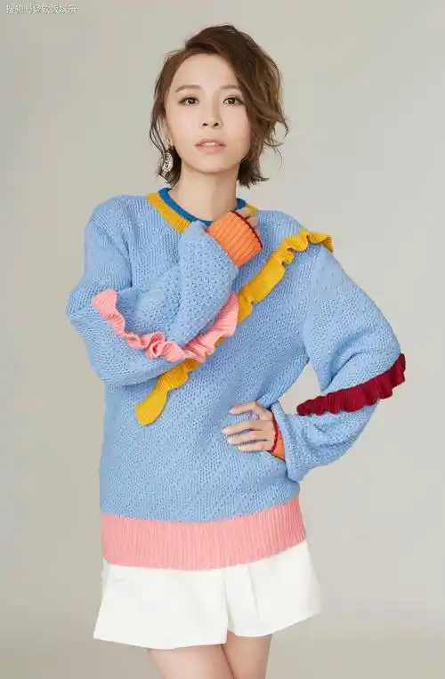 34岁黄雅莉与王源合影!