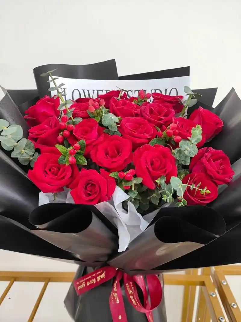 客订两束9999#红玫瑰花束 #客订花束 #鲜花 #一束花的 - 抖音