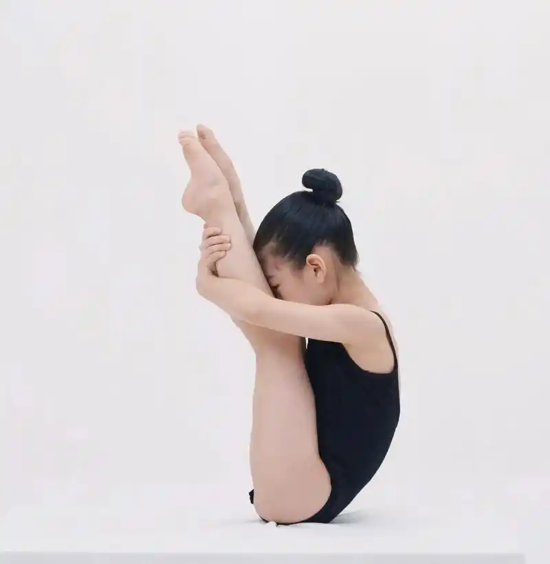 舞蹈艺术写真 #基本功 听一万种声音  只为成为更好的自己 - 抖音