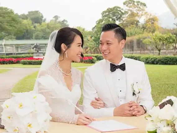 李乘德身价有多少钱 胡杏儿老公李乘德做什么的