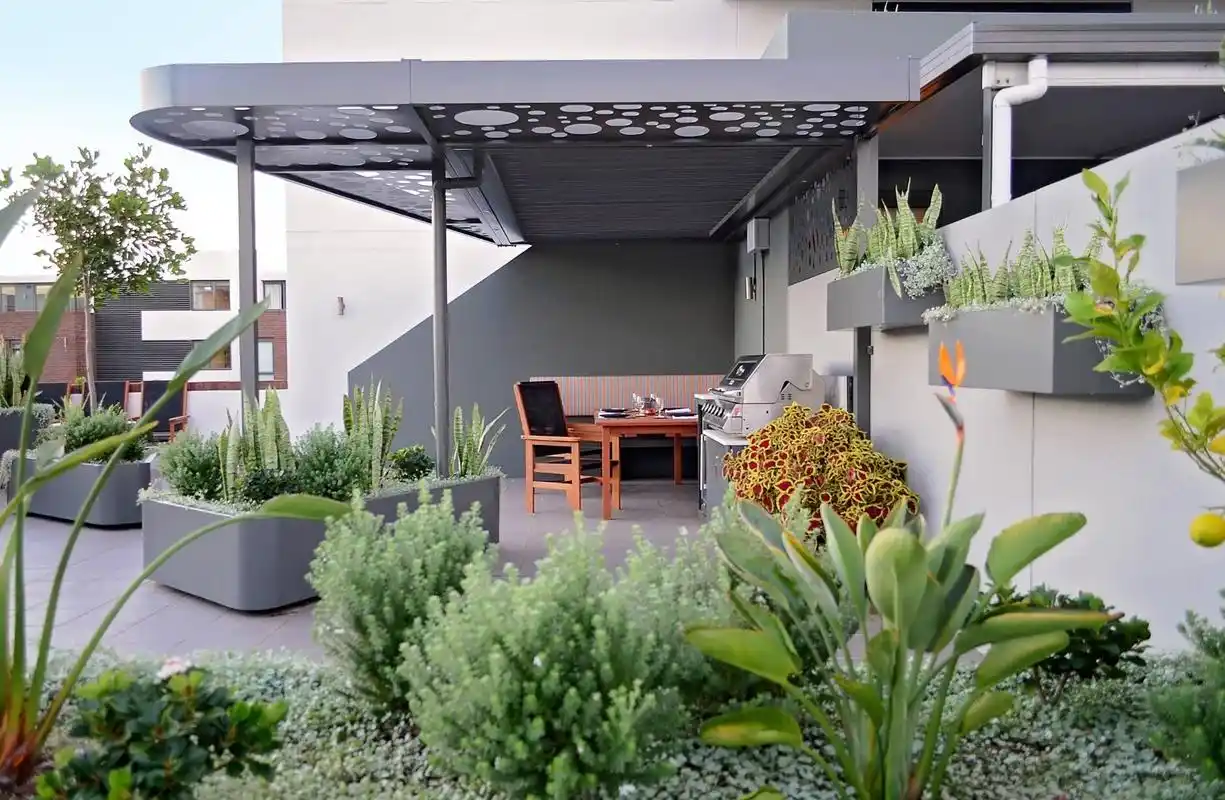 屋顶花园实景图:现代屋顶花园生活 - 梵意铭匠花园设计公司