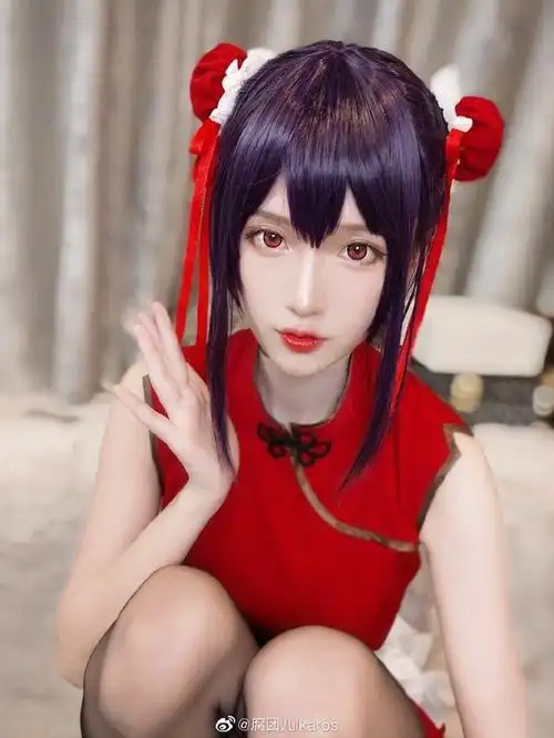 圣诞节福利?腐团儿晒最新cos写真,没有"战术后跳"也难顶