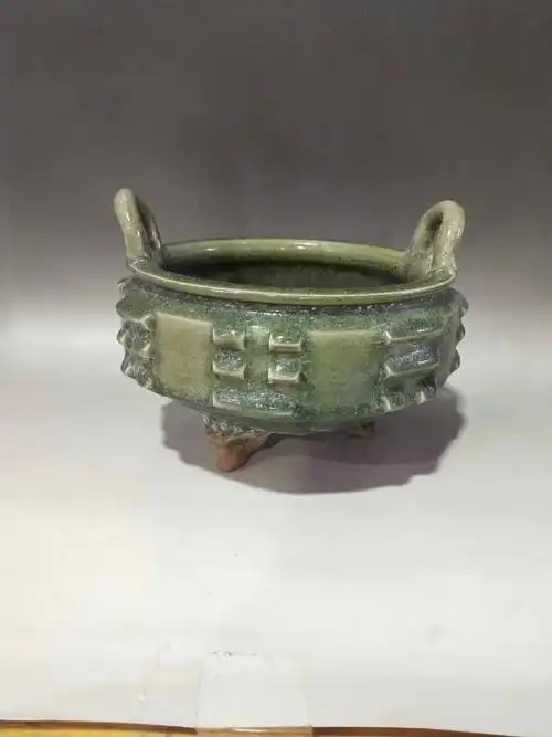 八卦纹双耳三足香炉九五品