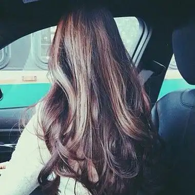 长卷发女生头像 女生头像图片大全 -【爱个性】