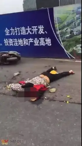 惨!今天宜宾发生5起车祸,2人当场死亡,一小车四脚朝天