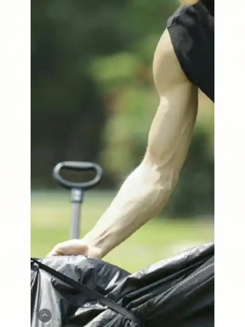 哇王子异这肌肉线条刚刚好