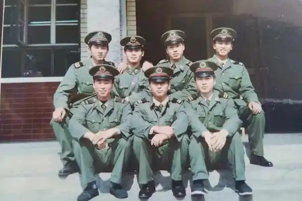 我名叫钟爱民,1999年我从军校毕业后,回到了老部队,在武警某部队一