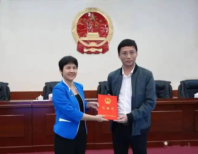 会议经表决,决定接受刘学深因工作变动辞去陆丰市人民政府副市长职务