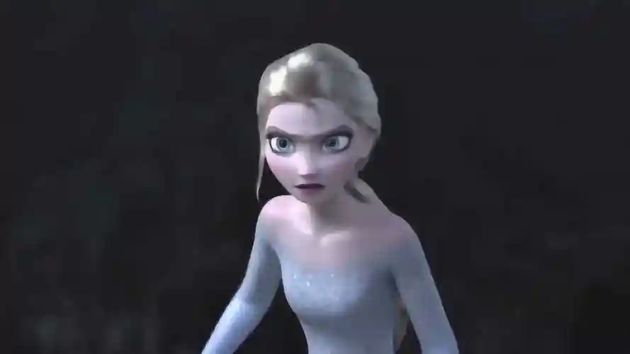 冰雪奇缘2:艾莎穿越暗海这一段,看哭了多少人?