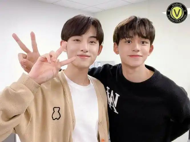 路人偶遇黄旭熙董思成吃饭