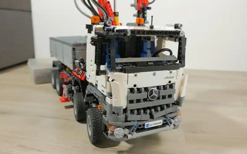 lego乐高42043奔驰arocs卡车模型4k
