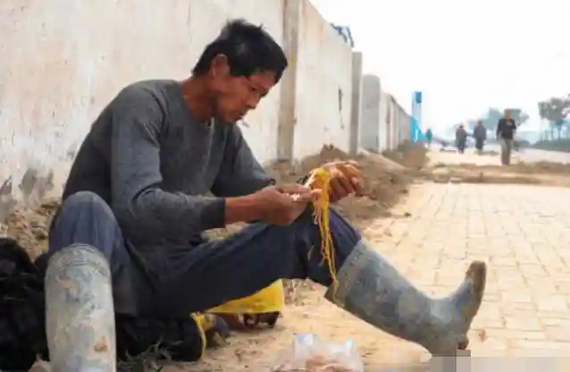 实拍: 中国农村贫穷人的午餐, 总有一张让你心酸