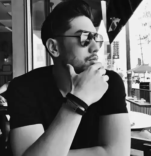 头像| 黑白色男头成熟沧桑大叔控男生头像 - 知乎