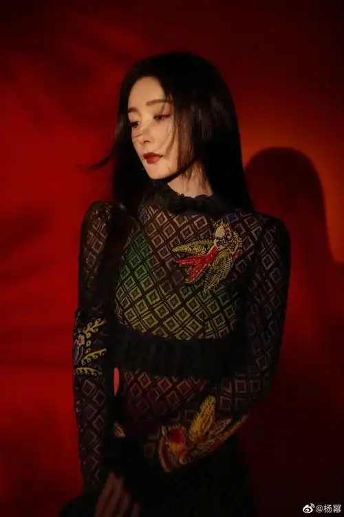 杨幂宣布嘉行传媒结束合作关系