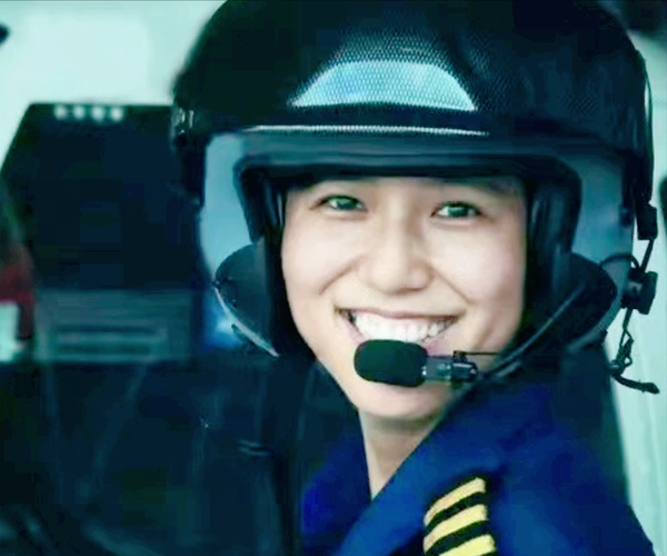 《紧急救援》原型机长宋寅获奖,颜值超女明星,让撒贝宁不自信_腾讯