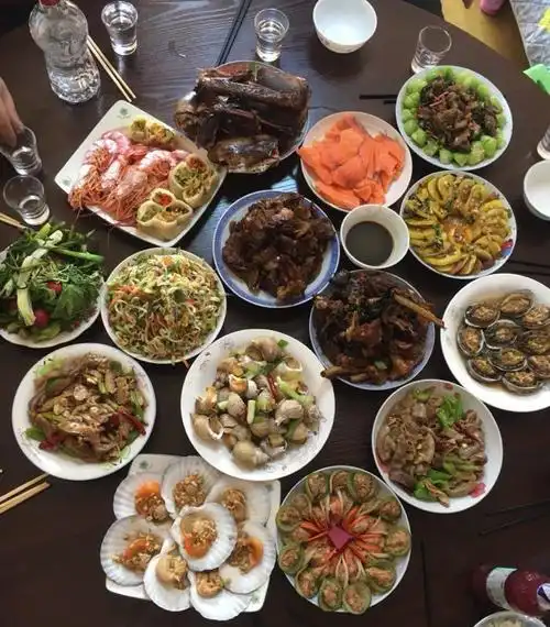 三妹和弟弟主厨做的丰盛生日晚餐