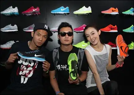 陈建州,余文乐,范玮琪与全新耐克跑步装备合影留念