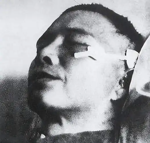 1946年蒋介石令炸毁汪精卫墓发现汪精卫尸体未腐口袋还有张纸条