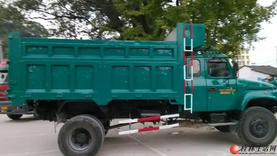 出让一台福达福星自卸车