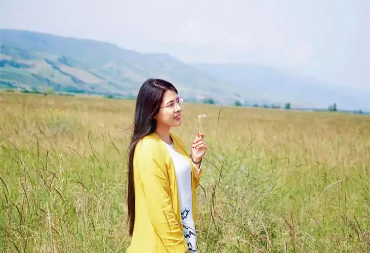 原创那拉提草原上的乌孙古迹3万人修建的古墓有多大