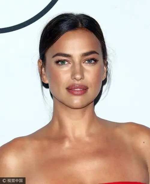 c罗前女友伊莲娜的最新杂志大片的简单介绍