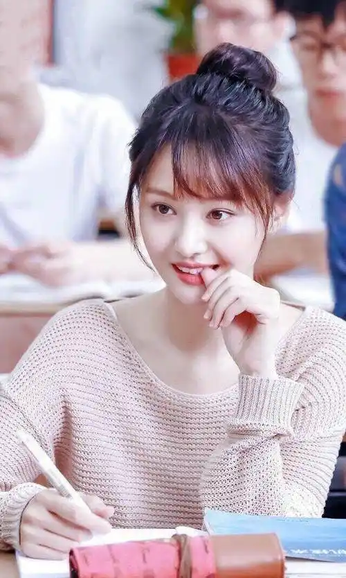 女生不要总是披发,今年流行这5款"扎发",时髦显脸小有气质_马尾_发型