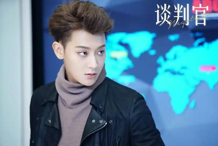 《谈判官》开播收视爆表 黄子韬霸道暖心解锁萌系总裁