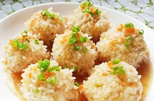 家常菜:芋头扣肉,蒸蒜蓉生蚝,蒸糯米肉丸子