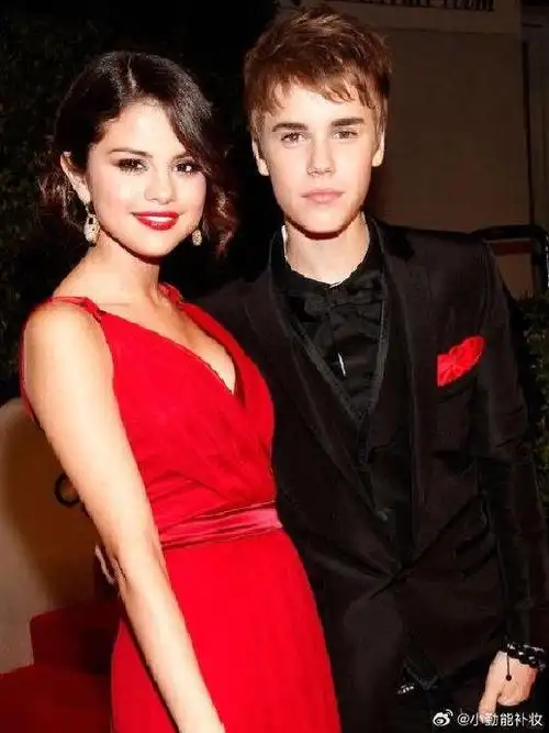 赛琳娜和比伯,唉!|赛琳娜|比伯|海莉_新浪新闻