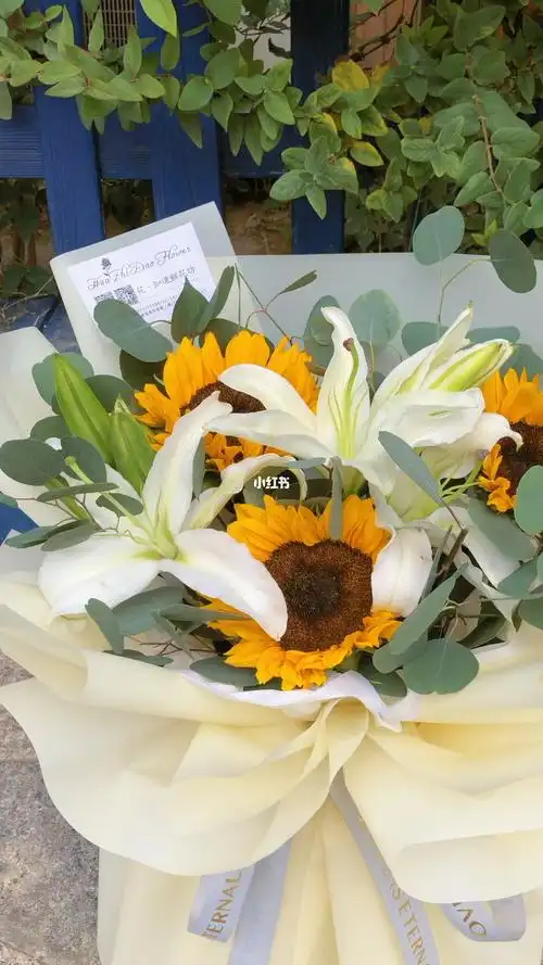 向日葵百合向日葵花束