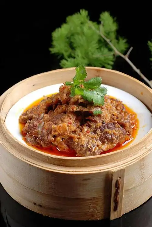四川特色美食小笼粉蒸牛肉